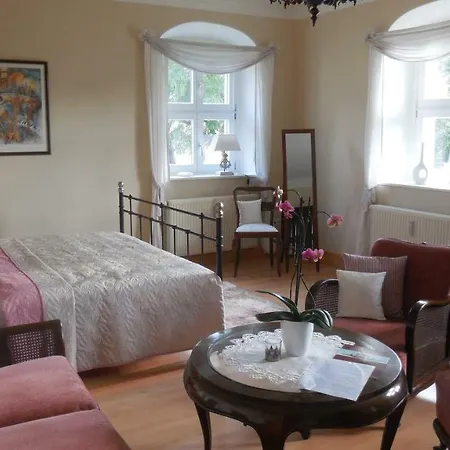 Herrenhaus Kunzwerda Bei - Aparthotel, Boardinghouse, Wohnen Auf Zeit