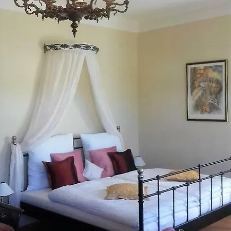 Herrenhaus Kunzwerda Bei - Aparthotel, Boardinghouse, Wohnen Auf Zeit Apartment 3*