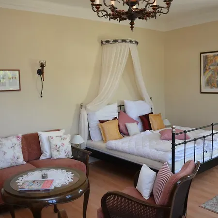 Herrenhaus Kunzwerda Bei - Aparthotel, Boardinghouse, Wohnen Auf Zeit 3*