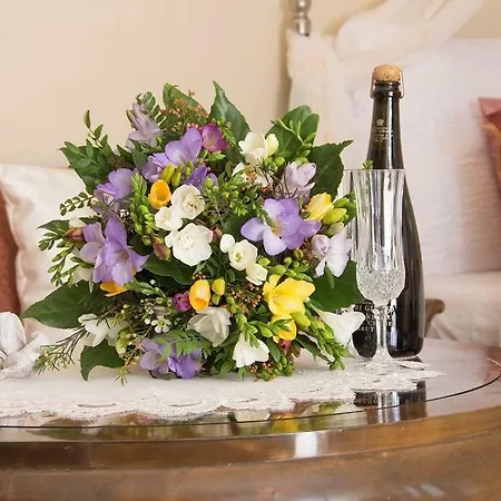 Herrenhaus Kunzwerda Bei - Aparthotel, Boardinghouse, Wohnen Auf Zeit Torgau