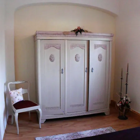 Apartment Herrenhaus Kunzwerda Bei - Aparthotel, Boardinghouse, Wohnen Auf Zeit Torgau