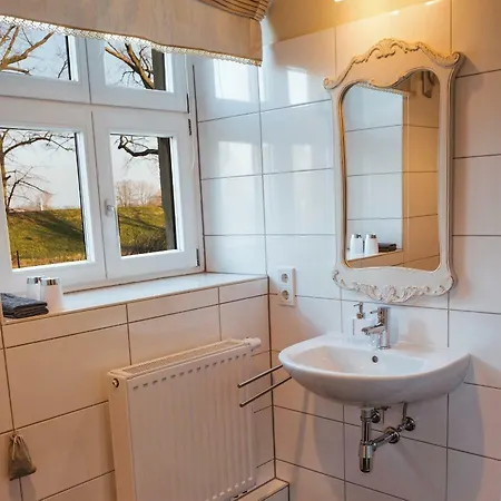 Apartment Herrenhaus Kunzwerda Bei - Aparthotel, Boardinghouse, Wohnen Auf Zeit 3*