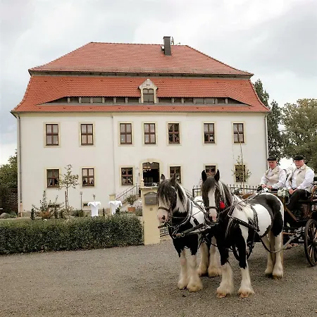 Herrenhaus Kunzwerda Bei - Aparthotel, Boardinghouse, Wohnen Auf Zeit