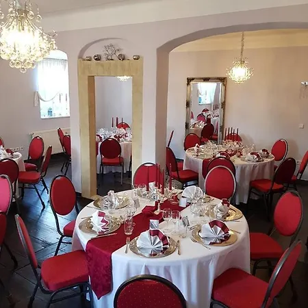 Apartment Herrenhaus Kunzwerda Bei - Aparthotel, Boardinghouse, Wohnen Auf Zeit 3*